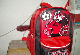 供應學生保書包、外貿書包及1680D單GU牛津布書包——廠家直供，價格、圖片與箱包銷售全解析